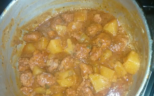 Ensopado de linguiça com batata