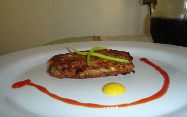 Batata rosti recheada com bacon e provolone