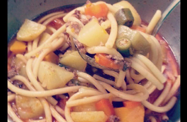 Sopa de carne e egumes