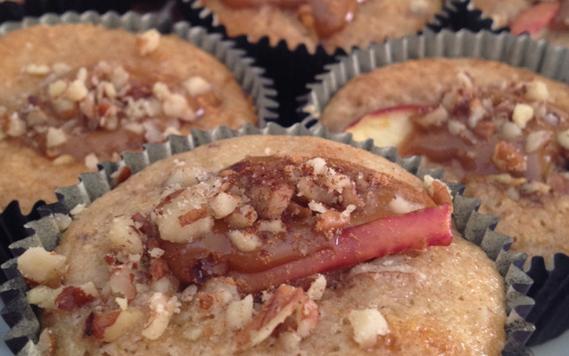 Cupcake integral de maçã e nozes