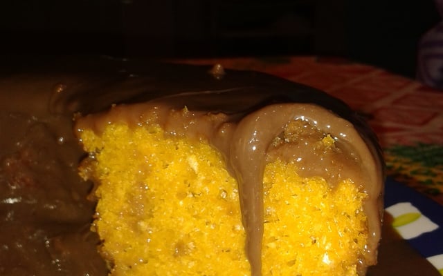 Bolo de cenoura cremoso