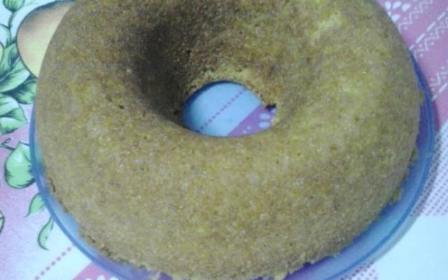 Bolo de cenoura com fubá