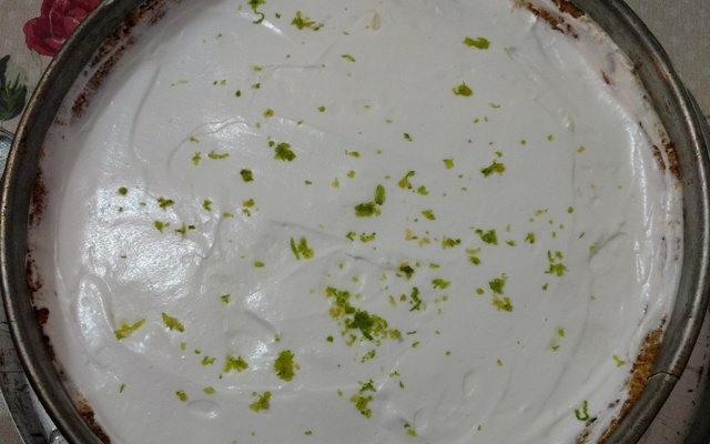 Torta de limão com recheio de chocolate