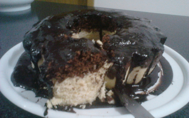 Bolo de micro-ondas mesclado