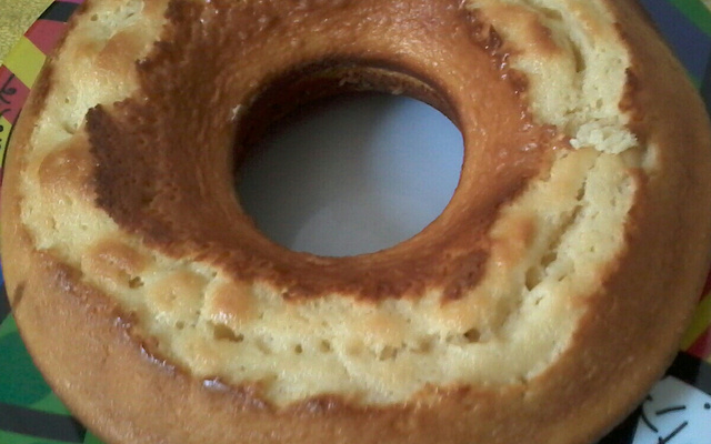 Bolo de Liquidificador com Calda de Coco