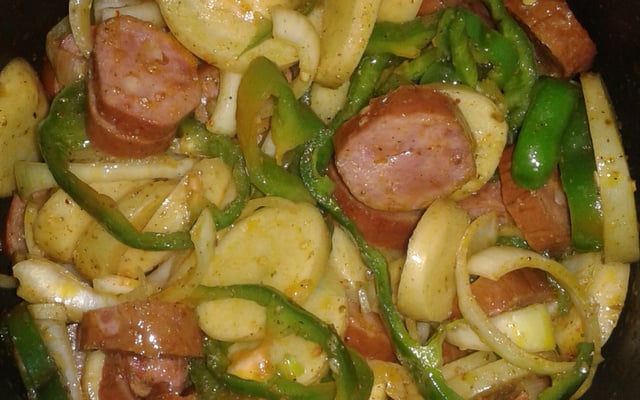 Calabresa com batata na panela de pressão