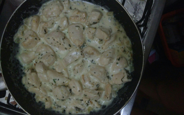 Filé de frango com batatas ao molho de requeijão e catupiry