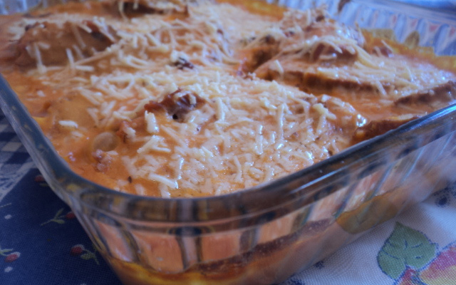 Lagarto ao molho de legumes gratinado