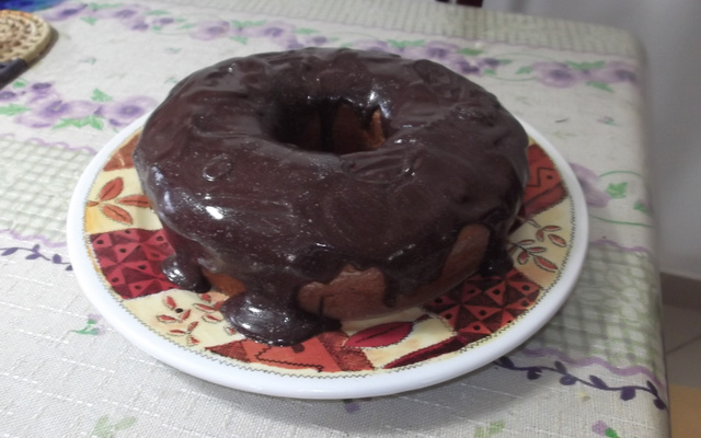 Bolo de banana com cobertura de chocolate (Vegano)