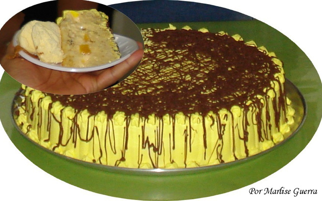 Bolo mousse de pêssego com sorvete de creme