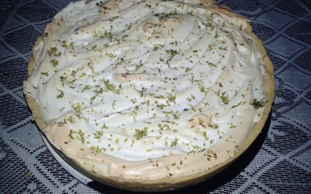 Torta de limão fácil e deliciosa com merengue