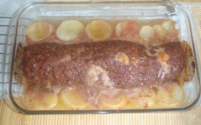 Rocambole de carne moída