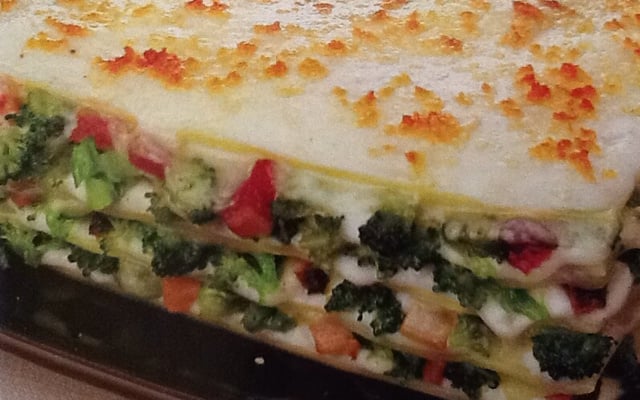 Lasanha de brócolis e molho branco