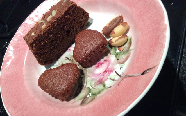 Bolo de chocolate integral com cobertura