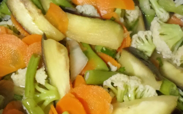 Legumes ao alho e óleo