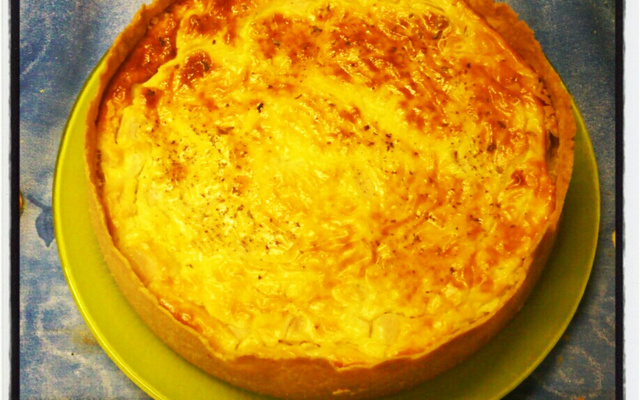Quiche fácil de queijo e cebola