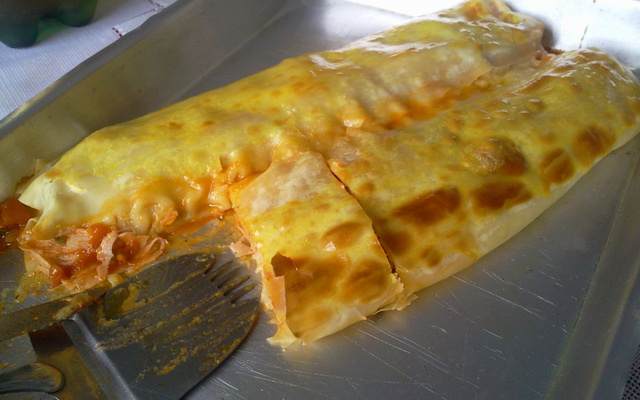 Rocambole  de massa de pastel