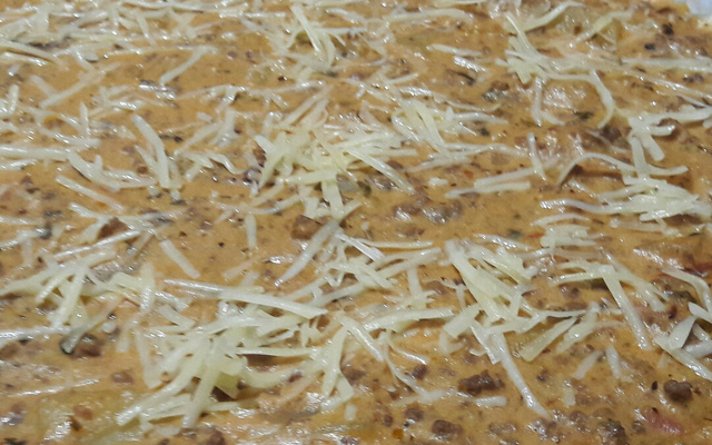 Carne moída com batata e creme de leite