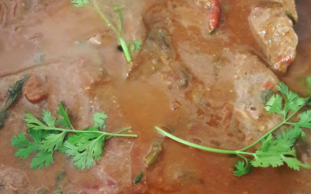 Bife de fígado fresco ao molho