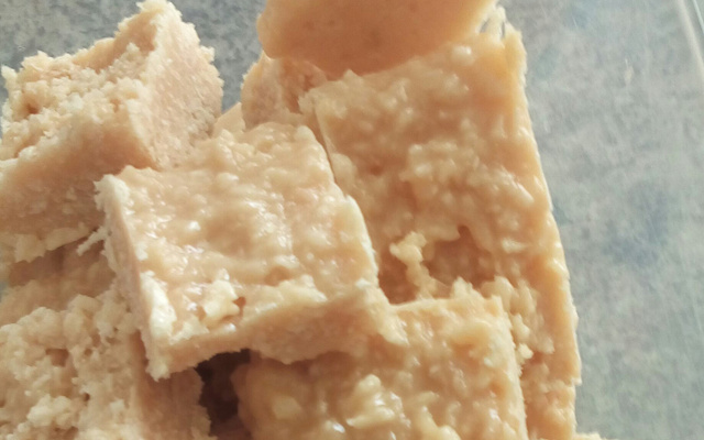 Cocada com leite condensado