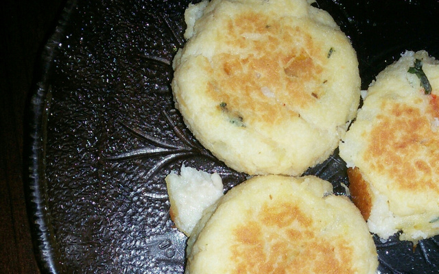 Bolinho de batata recheado com carne moída