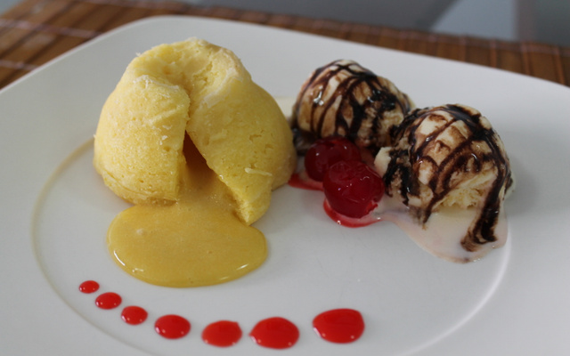 Petit Gateau de Chocolate branco