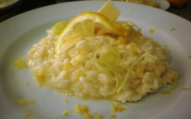 Risoto integral de limão siciliano com amêndoas