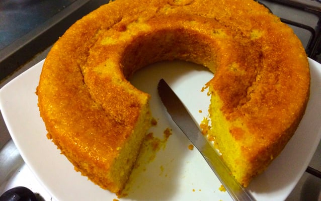 Bolo de milho de lata no liquidificador