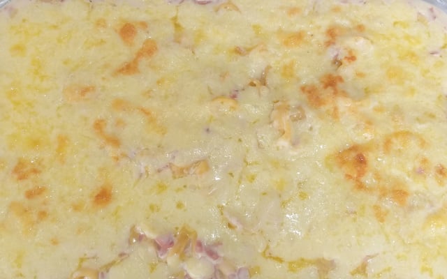 Macarrão ao molho branco com presunto