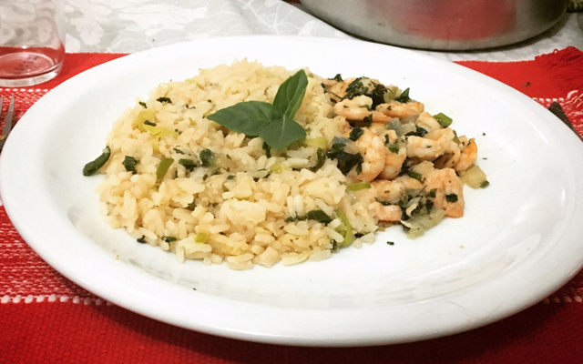 Risoto de alho-poró com camarão à provençal