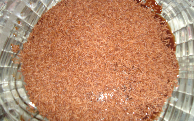 Doce gelado de coco com chocolate