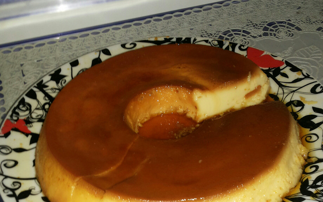 Pudim de leite com coco