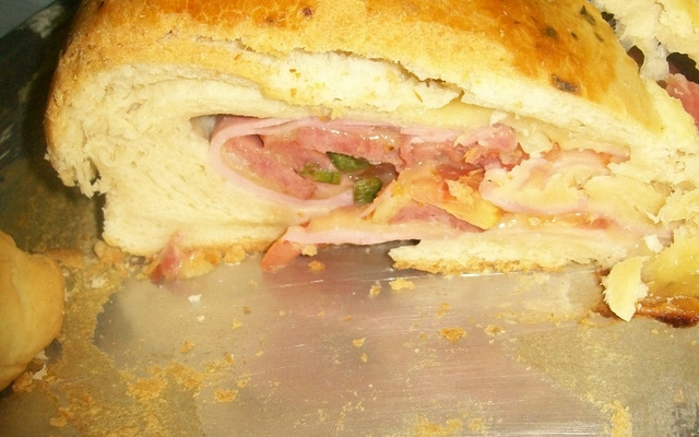 Pão recheado com presunto