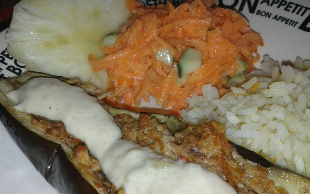 Berinjela recheada com costelinha de porco