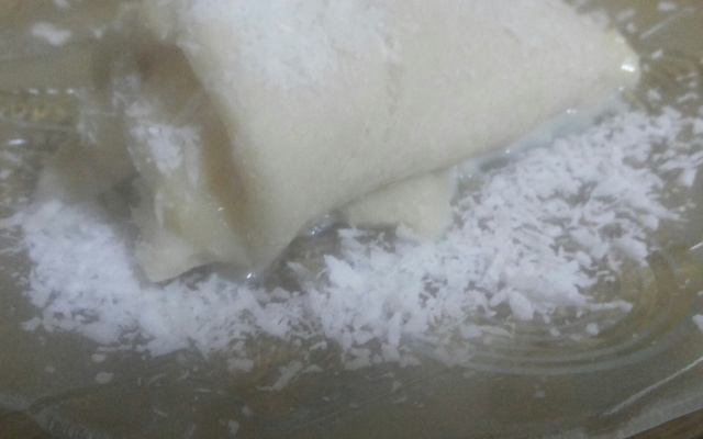 Panqueca doce com recheio de beijinho