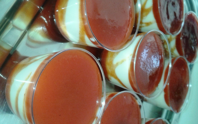 Mini cups de Romeu e Julieta cremoso