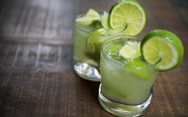 Caipirinha simplificada da chefe Iris Baldissara