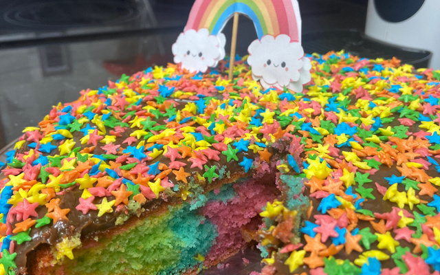 Bolo arco-íris