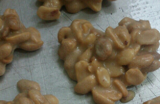 Pé de moleque de leite condensado