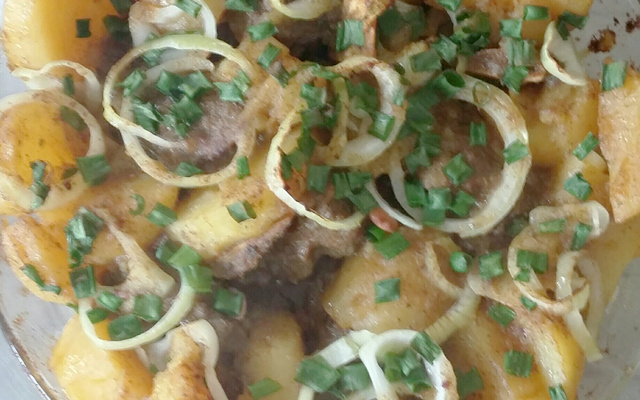 Costela de boi com batatas