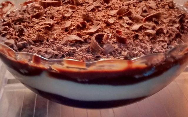 Ovo de páscoa na travessa