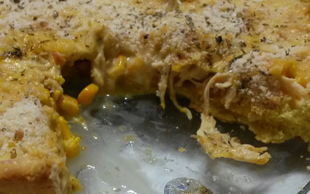Quiche cremosíssima de frango e milho verde