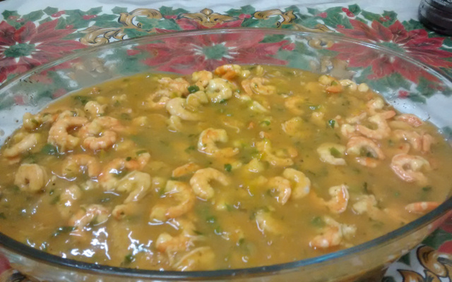 Peixe de forno ao molho de camarão