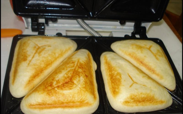 Pão de queijo de frigideira ou de sanduicheira