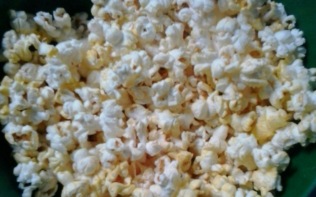 Pipoca com manteiga (semelhante a dos cinemas)