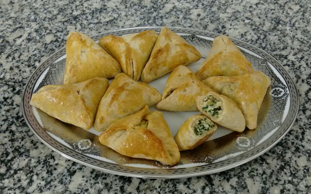 Esfiha de ricota com espinafre