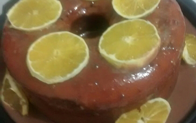 Bolo de laranja com cobertura de chocolate