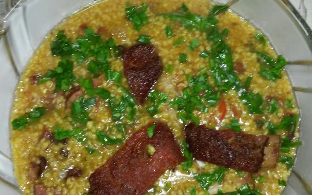 Canjiquinha com costelinha de porco defumada