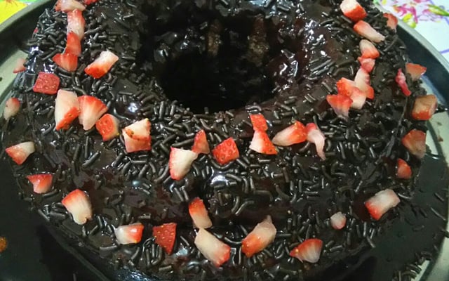 Receita fácil de bolo molhado de chocolate