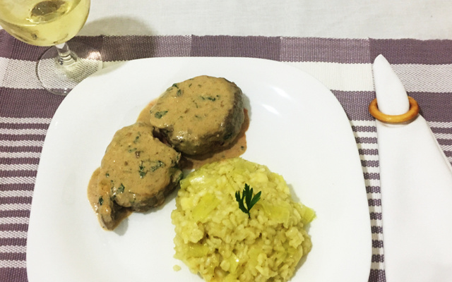 Medalhão ao molho Roquefort